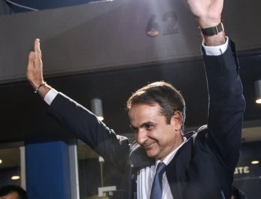 Τimes του Λονδίνου για Μητσοτάκη: «Δεν θα αφήσει τους βουλευτές να κάνουν διακοπές»